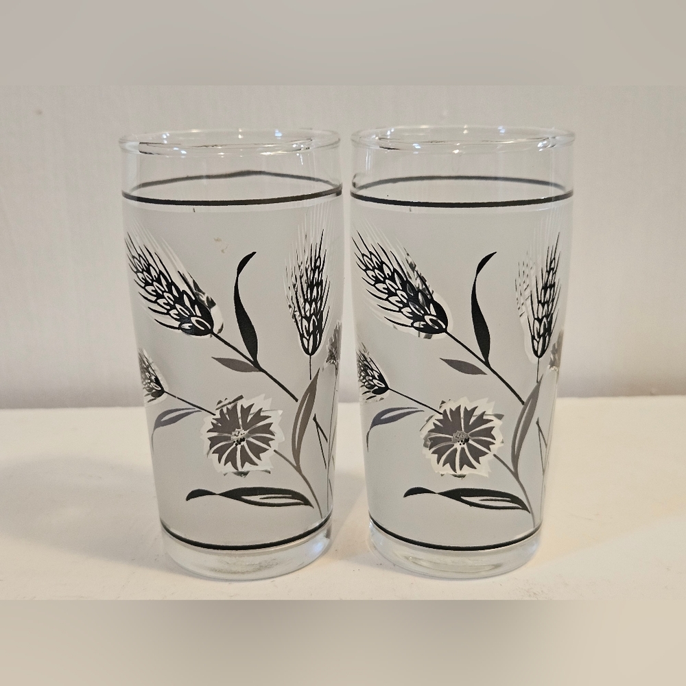 Set of 2 qty LIbbey 4" wheat frosted juice glasses